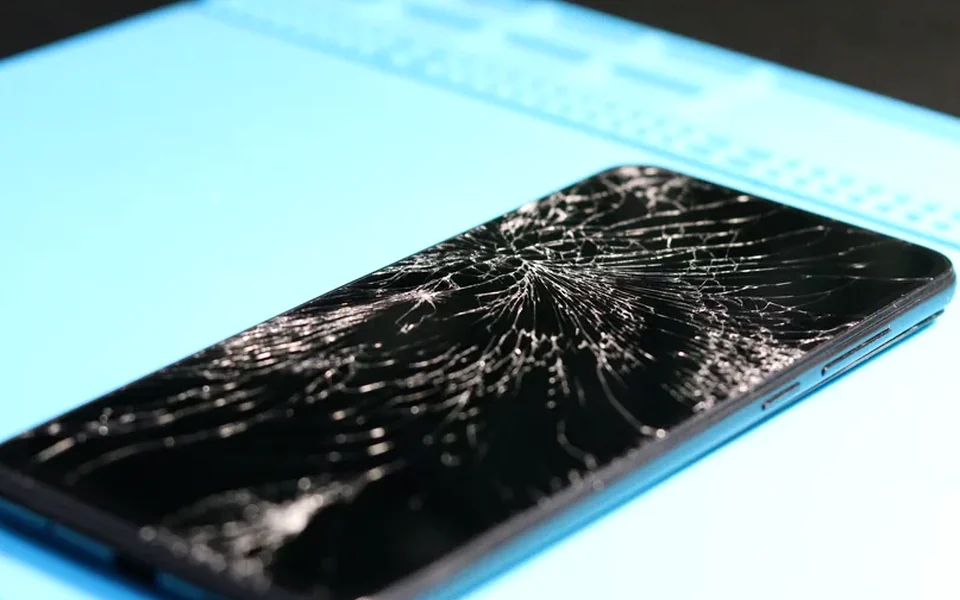 Kırık Telefon Ekranı Kullanılmaya Devam Edilir mi?